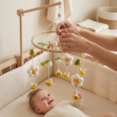 Mobile bébé abeille 4