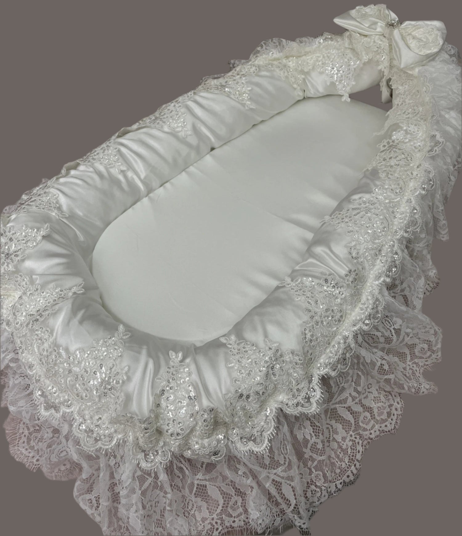 reducteur-de-lit-bebe-luxe-dentelle-blanc