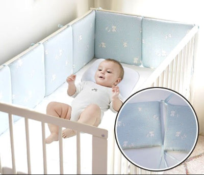 tour-de-lit-bébé-bleu