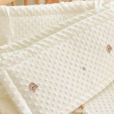 Tour-de-lit-bébé-couleur-neutre